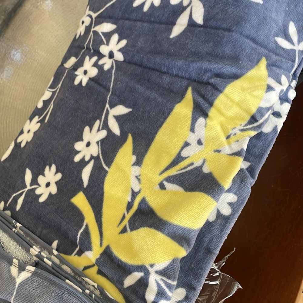 BRAND NEW PINK Beach Towel - Picture 4 of 7